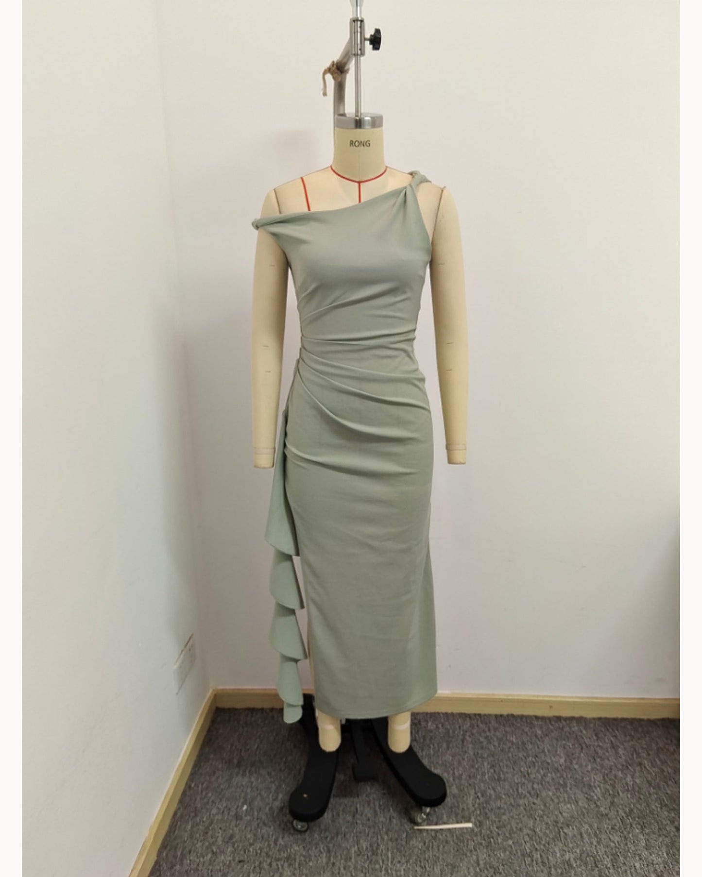 Mint Mint One-Shoulder Ruffle Maxi Dress – detail view